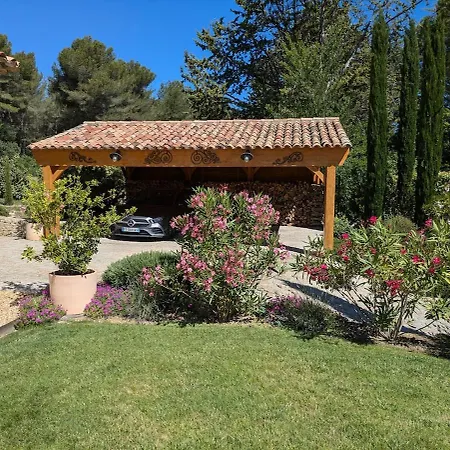 De Gamme Avec Piscine Et Grand Jardin