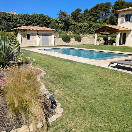 De Gamme Avec Piscine Et Grand Jardin *