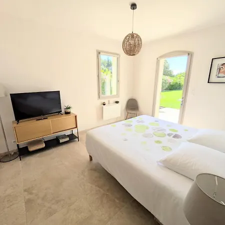 De Gamme Avec Piscine Et Grand Jardin *