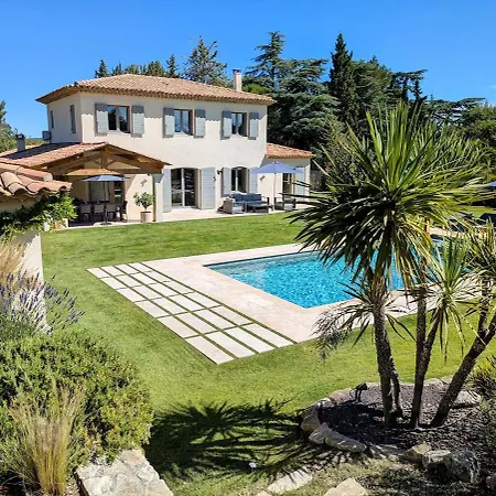 De Gamme Avec Piscine Et Grand Jardin